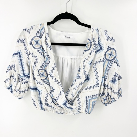 BTFL-LIFE Tops - ✅ BTFL-life CRISS CROSS EMBROIDERED Blue/white cropped SIZE MEDIUM